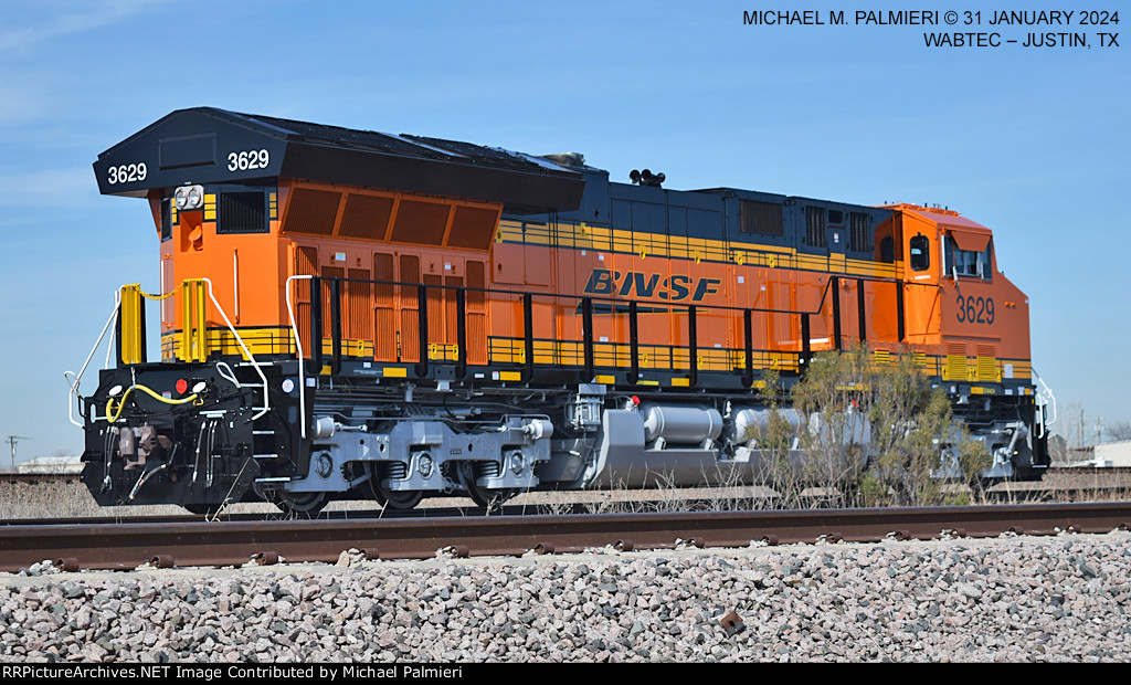 BNSF ET44AC 3629